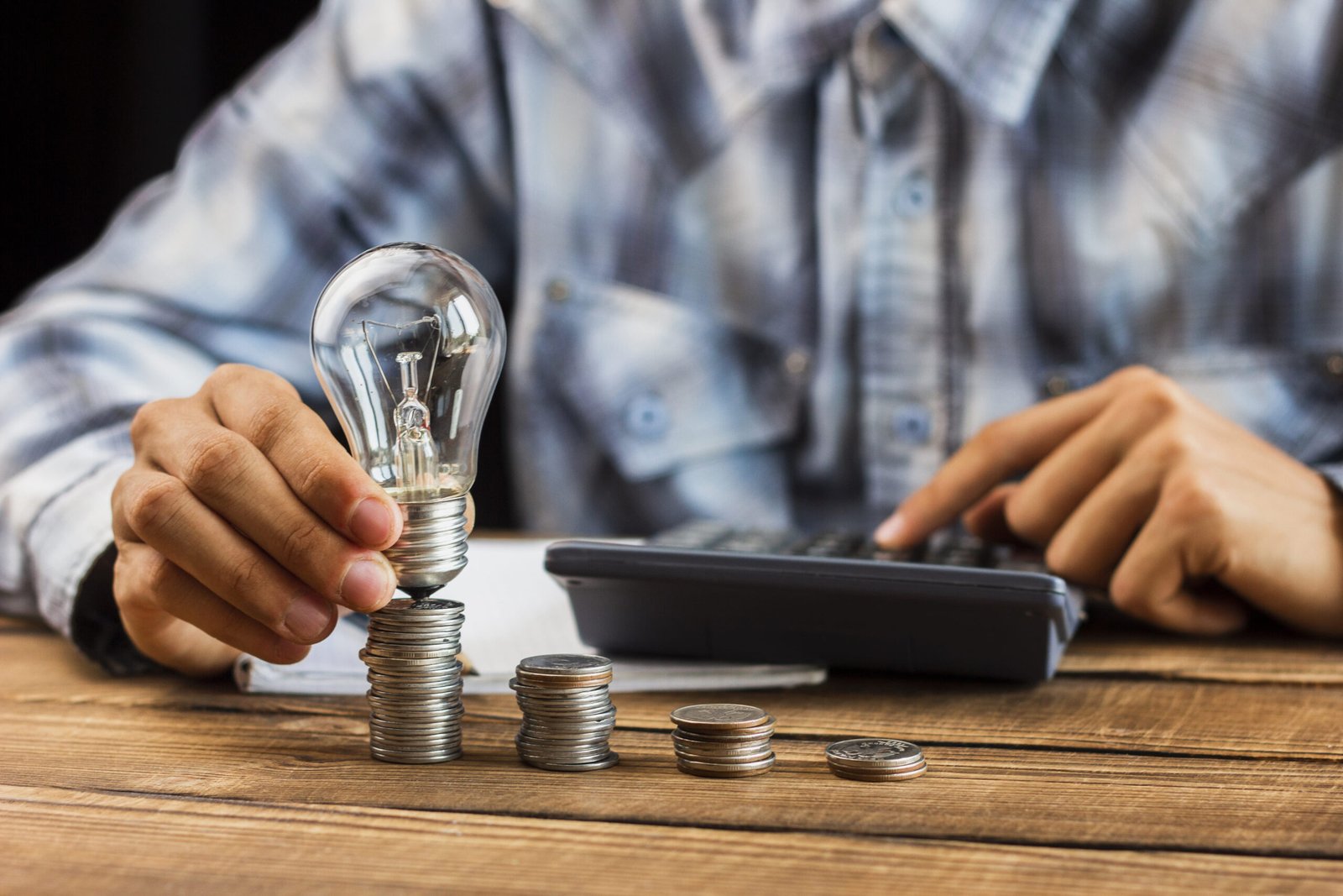 Como economizar na conta de energia em Uberlândia nos meses mais quentes